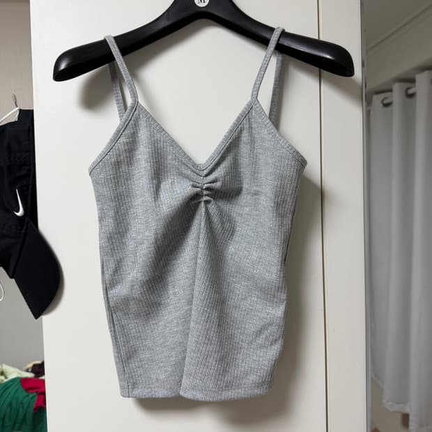 회색 골지 셔링 나시티