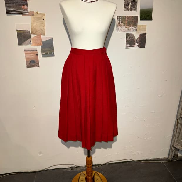 레드 플리츠 스커트