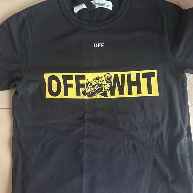 Off-White 블랙 티셔츠 xs사이즈