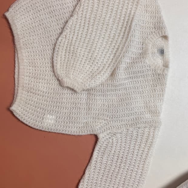 토템(toteme) 오프 화이트 퍼프 니트 스웨터 판매합니다