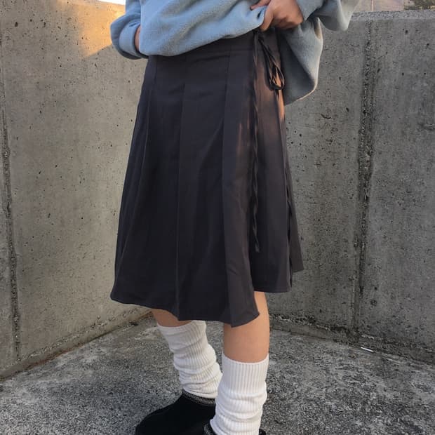 언발란스 랩스커트 차콜 색상