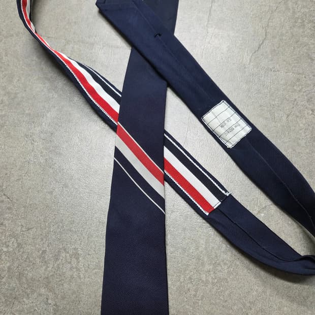톰브라운 네이비 삼선 넥타이