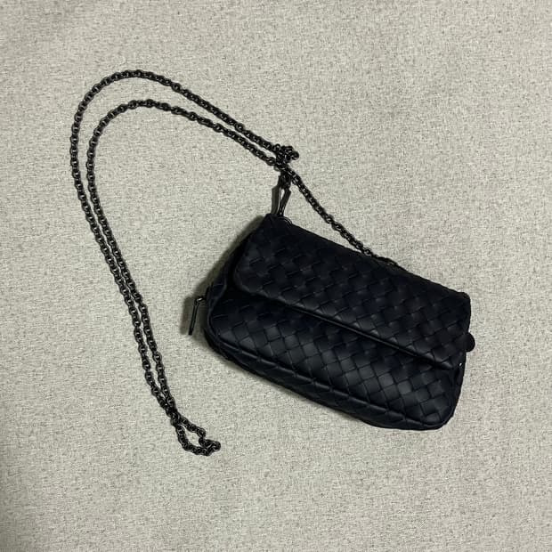 [OS] 보테가베네타 체인 플랩 백