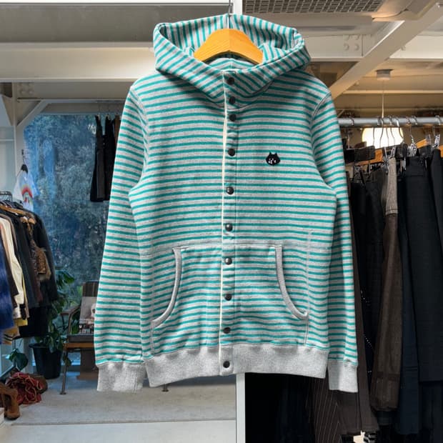 네넷 스트라이프 버튼업 후디