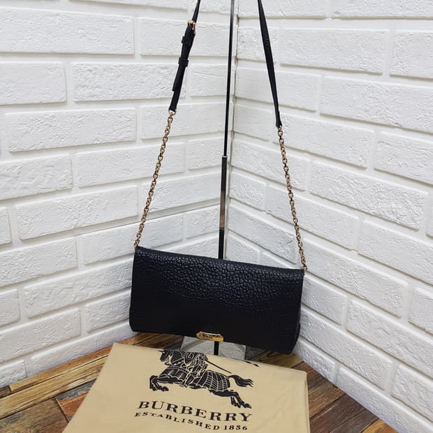 [정품] 버버리 블랙 체인 숄더백