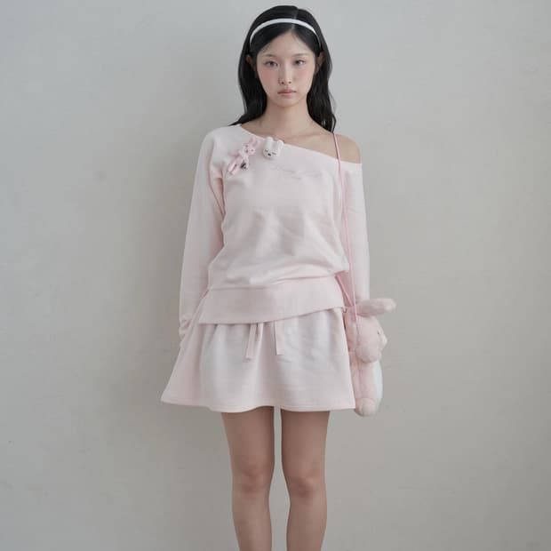 kanaj 카나제이 드리미 하트 원오프숄더 맨투맨 핑크