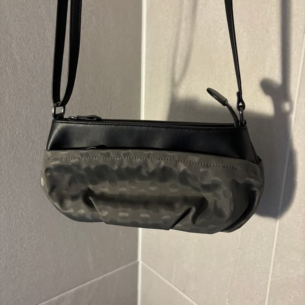 Y'saccs 도트 숄더백