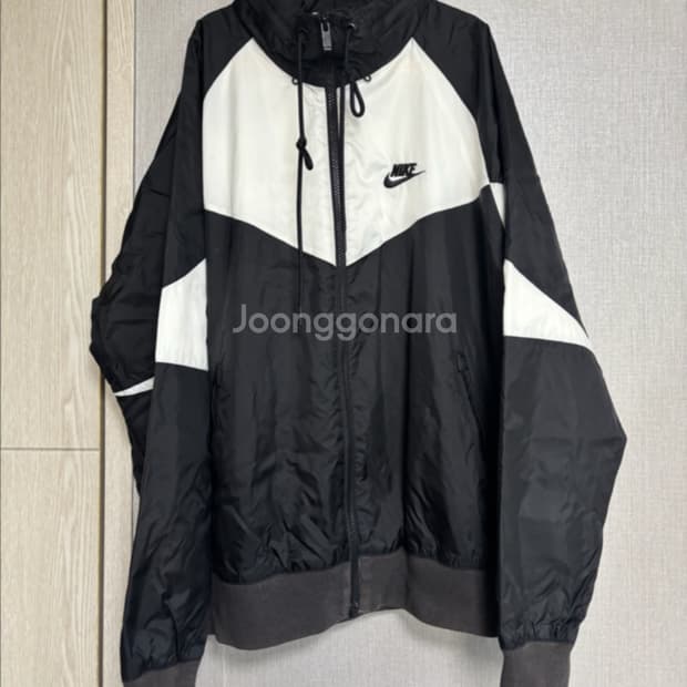 나이키 윈드브레이크.  M