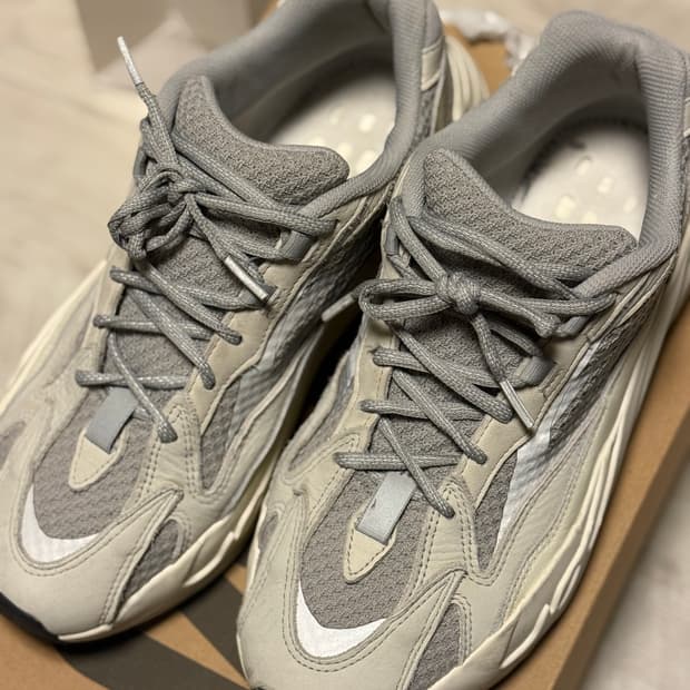 [285] 아디다스 이지 700 스태틱 