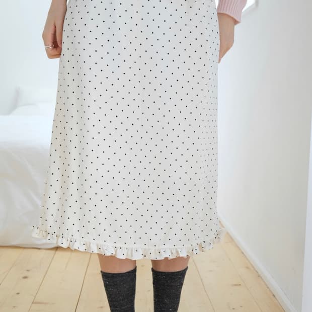 더버터크림 Mini dot frill skirt