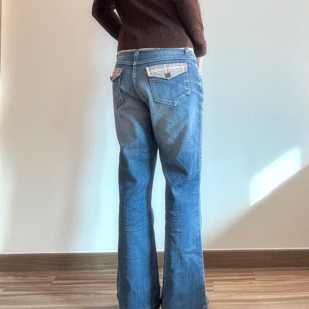 로우라이즈 체크 부츠컷 데님 팬츠