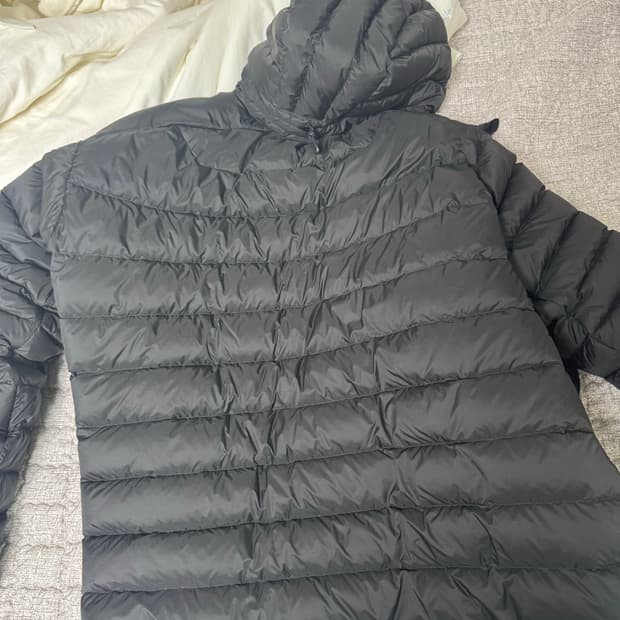 아크테릭스 세륨 후디 패딩 블랙 색상 XL 