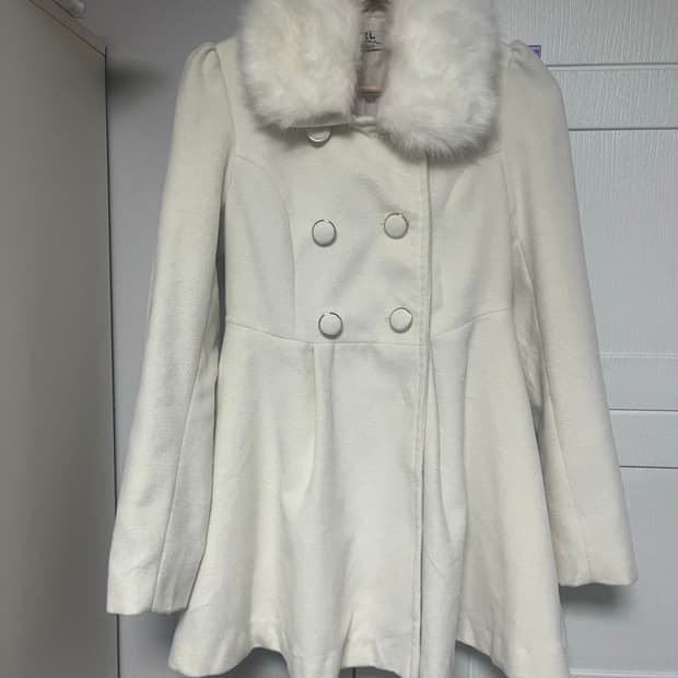 히메갸루 핀터 화이트 코트