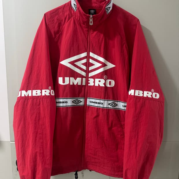 엄브로 멀티로고 우븐 바람막이 