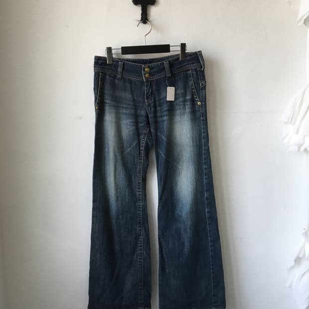 Washing denim pants