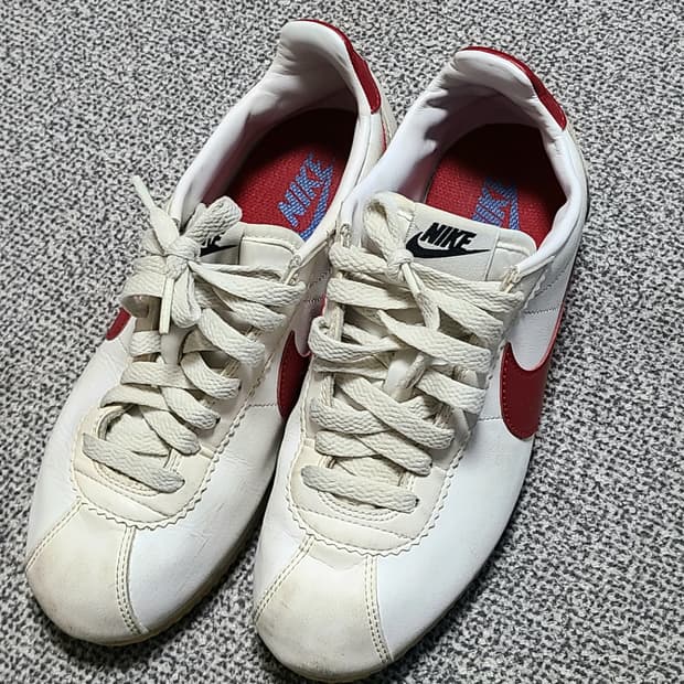 나이키 클래식 코르테즈 레더 화이트/레드 스우시 240mm