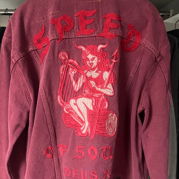 데우스 엑스 마키나 시시피언 자켓 와인