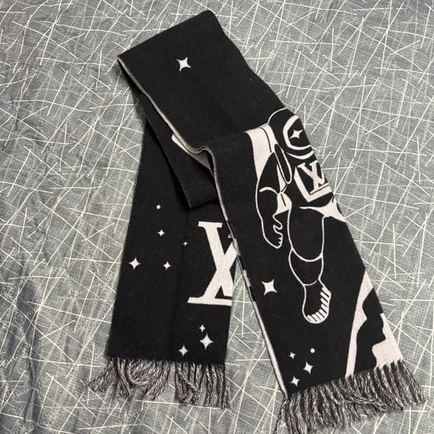 (정품) 루이비통 LV 모노그램 우주인 캐시미어 머플러