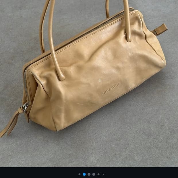 미우미우 버터색 베이지 가죽 숄더백 빈티지