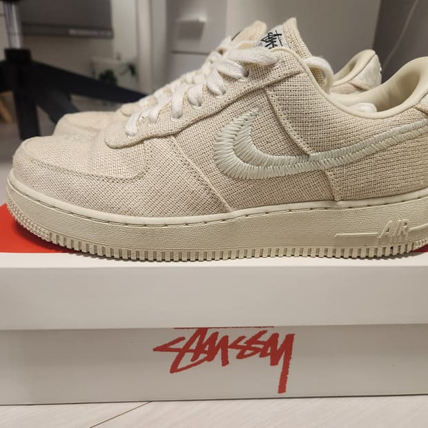 나이키 x 스투시 에어포스1 로우 fossil