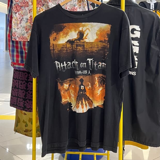 진격의 거인 오피셜 티