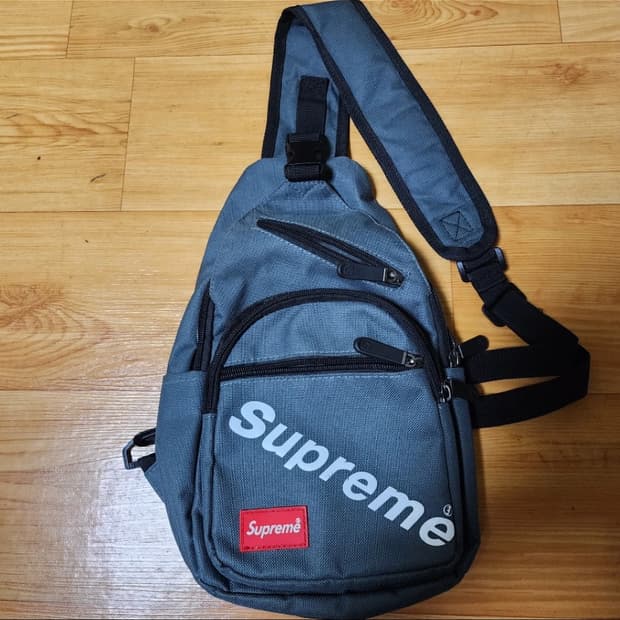 슈프림 크로스백 회색