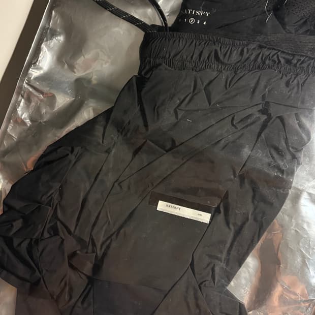 새티스파이 테크 실크 8인치 쇼츠 블랙 2사이즈