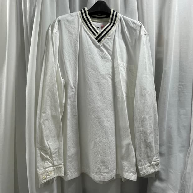 써네이/ 브이넥 립 풀오버 셔츠/ S  스웻셔츠와 셔츠를 합쳐놓은 듯한 