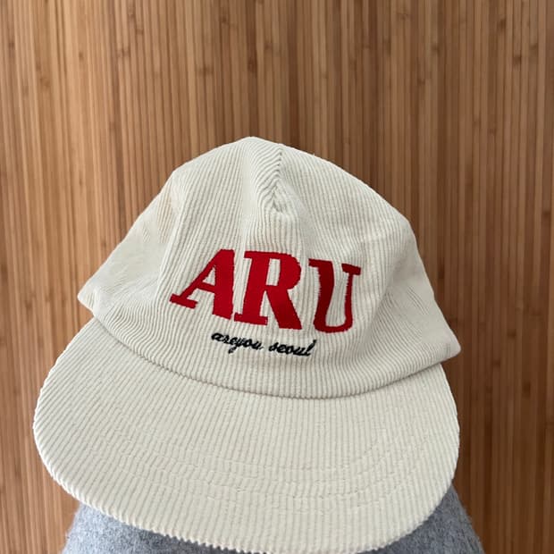 ARU 로고 코듀 로이 캡 아이보리 