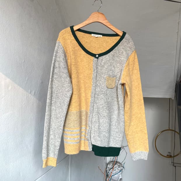 울 배색 세미 크롭 가디건