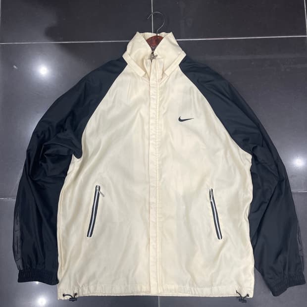 나이키 아이보리블랙 바람막이 XXL 사이즈