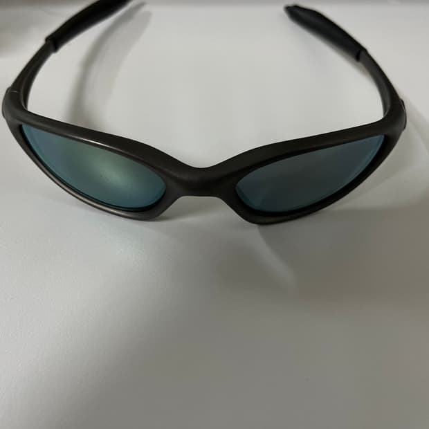 오클리 미뉴트 건메탈