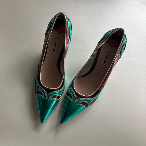 미우미우 홀로그램레더 키튼힐