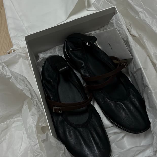 [235-245] amomento Vibram Shirring Flats