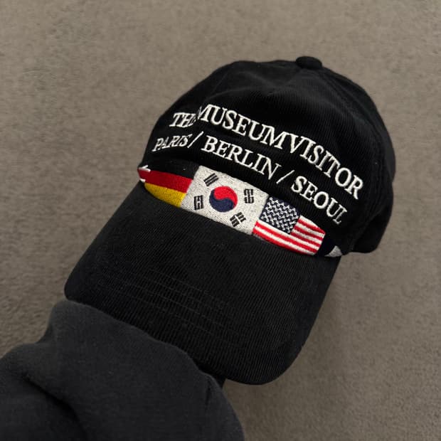 더뮤지엄비지터 코듀로이 플래그 스티치드 캡 미시착 처분 