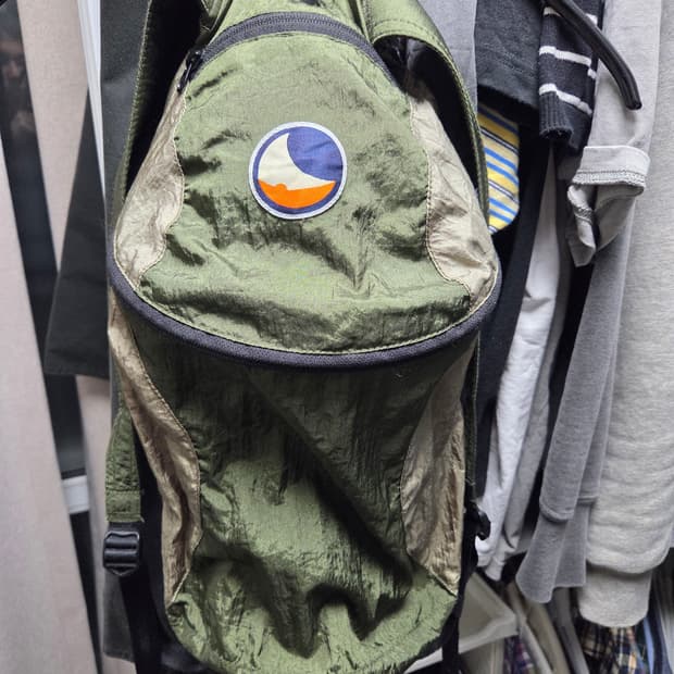 티켓투더문 15L 카키색