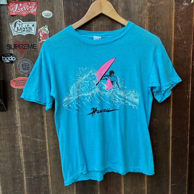 80’s Hawaii Surf Graphic T-Shirt