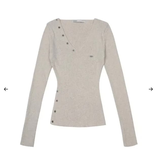 보헤미안서울 버튼 브이넥 니트 오트밀