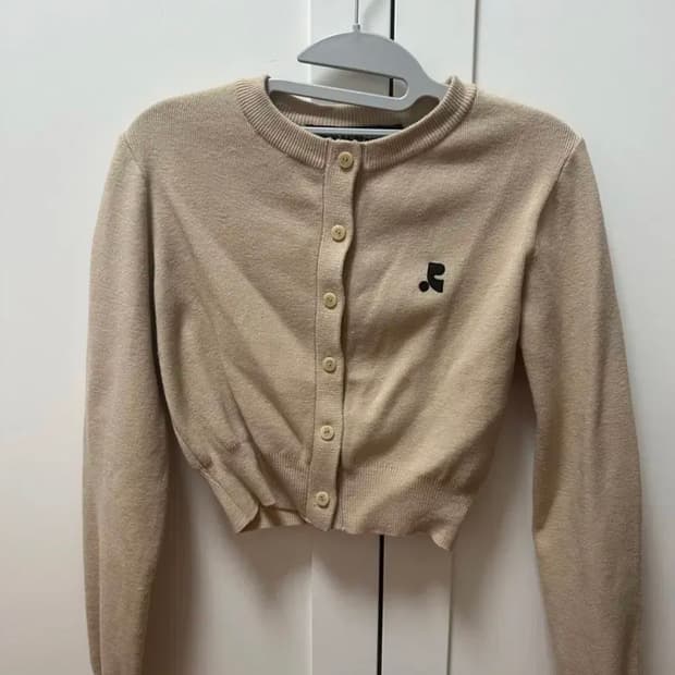 [새상품] 레스트앤레크레이션 크롭 니트 가디건 베이지