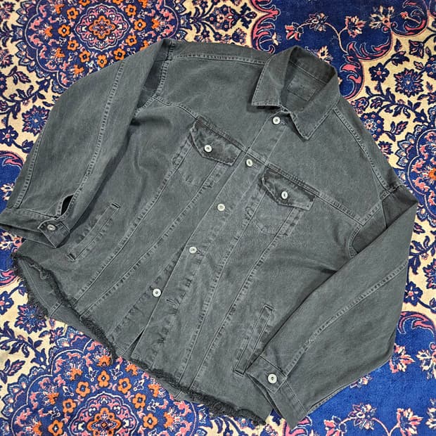 36.5 in Seoul 루즈핏 밑단 컷팅 흑청 데님 자켓 Free