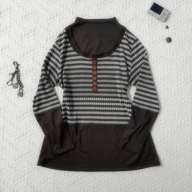 레이어드 버튼 니트