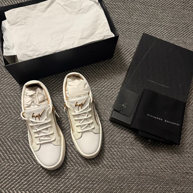 쥬세페 자노티 메이런던 화이트 39