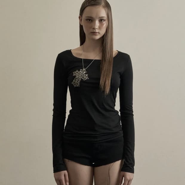 일리오 레오파드 cross necklace top