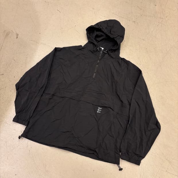 어반디타입 블랙 스몰로고 아노락