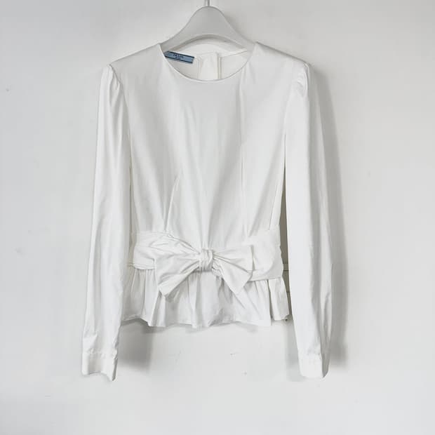 프라다 리본 셔링 블라우스