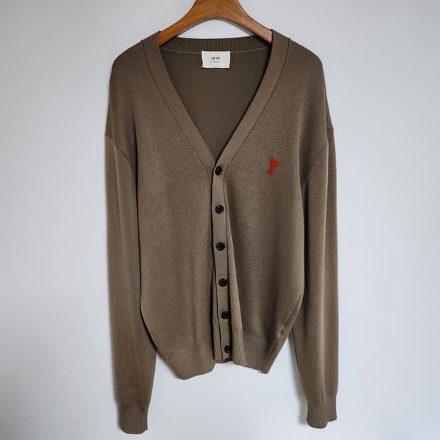 [XXL] 아미 베이지 스몰 하트자수 남성 가디건 E22 HKC001