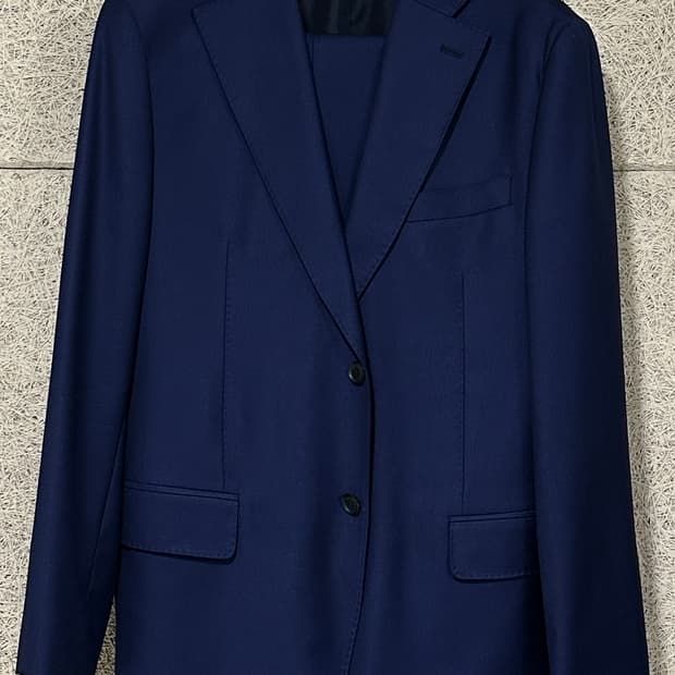 에르메네질도 제냐 네이비 블루 수트