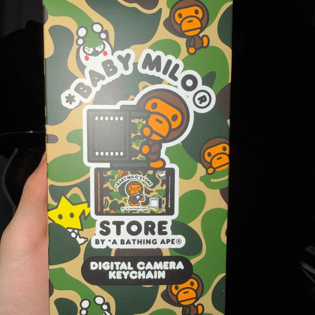 베이프 새상품 키체인 팔아요