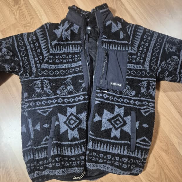 뉴에라 노르딕 후리스