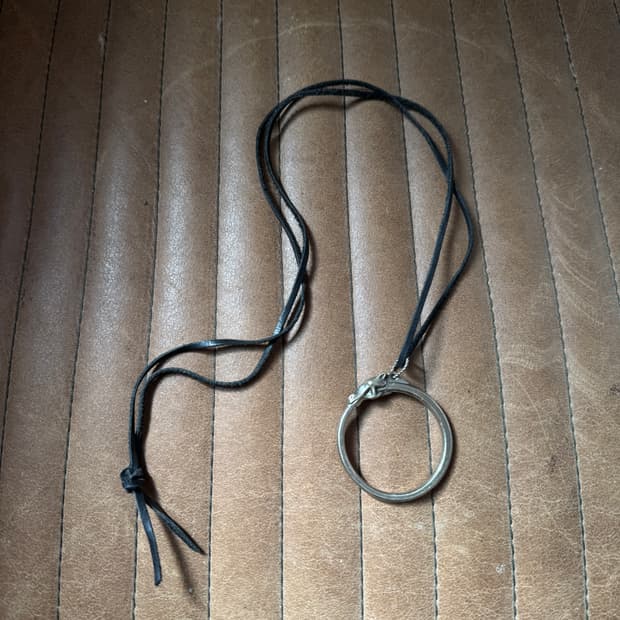 더 레터스 홀더 목걸이